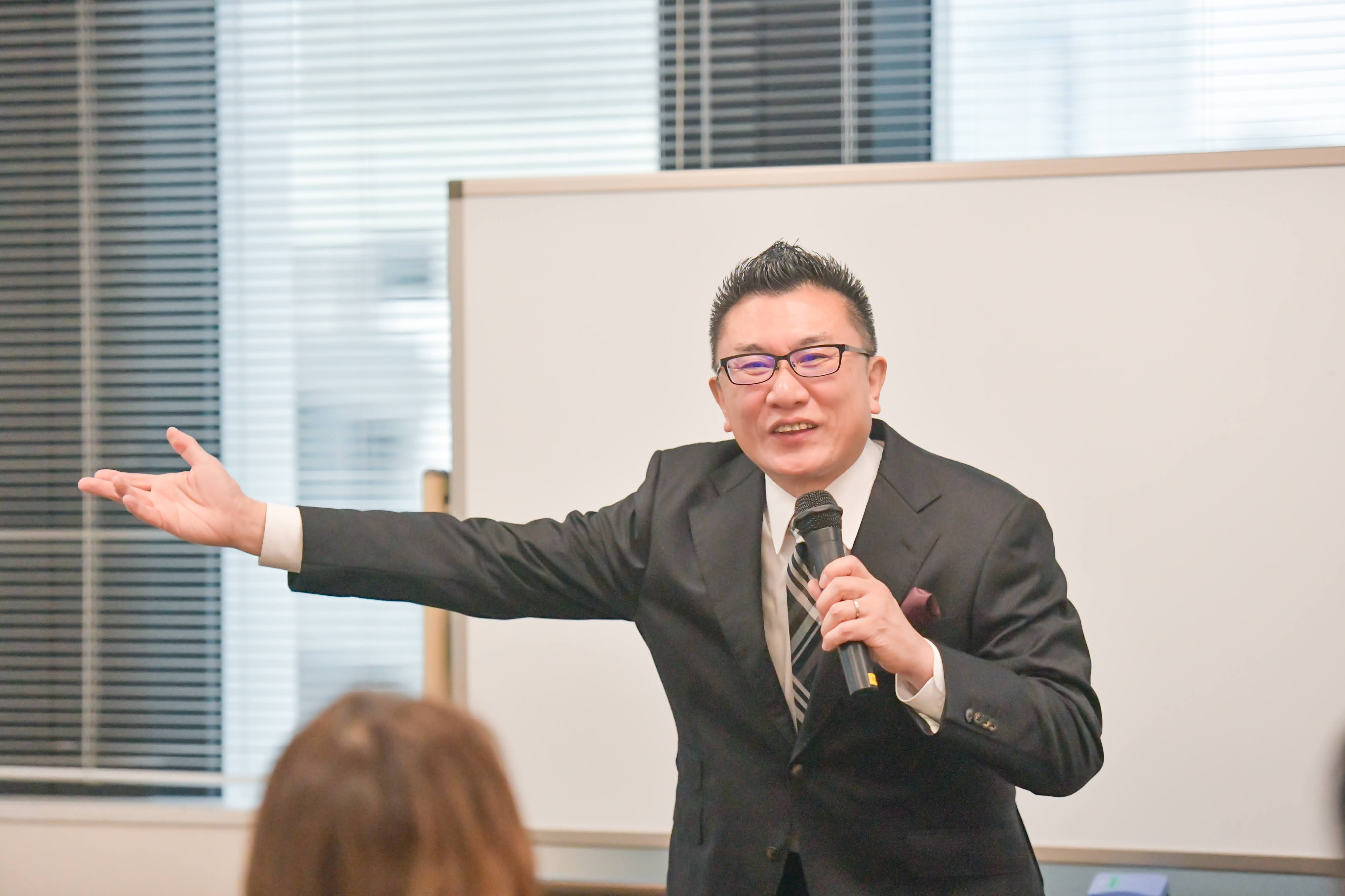 宿泊・ホテル業界の未来を切り開く！年間契約でスキルアップとリーダーシップを磨こう