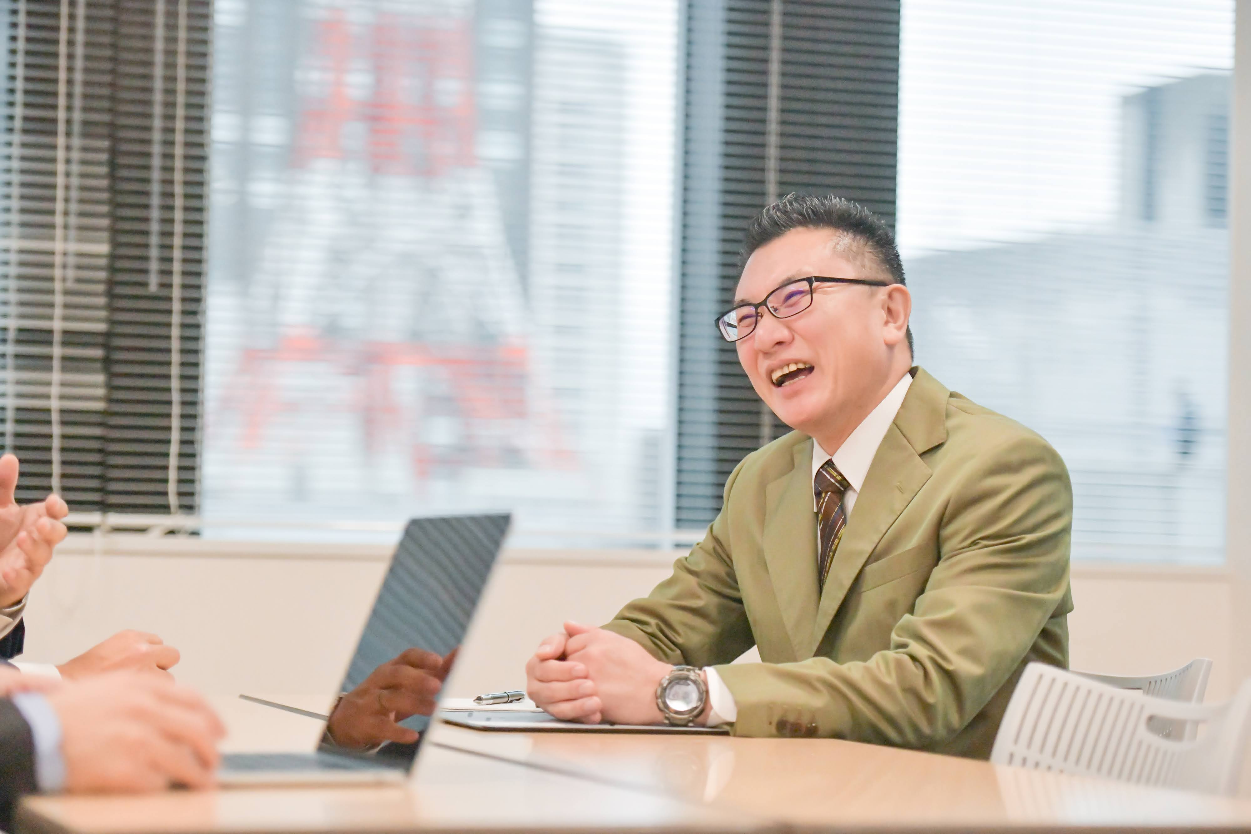 笑いを味方にした税務相談で、あなたのビジネスを成功に導く専門家