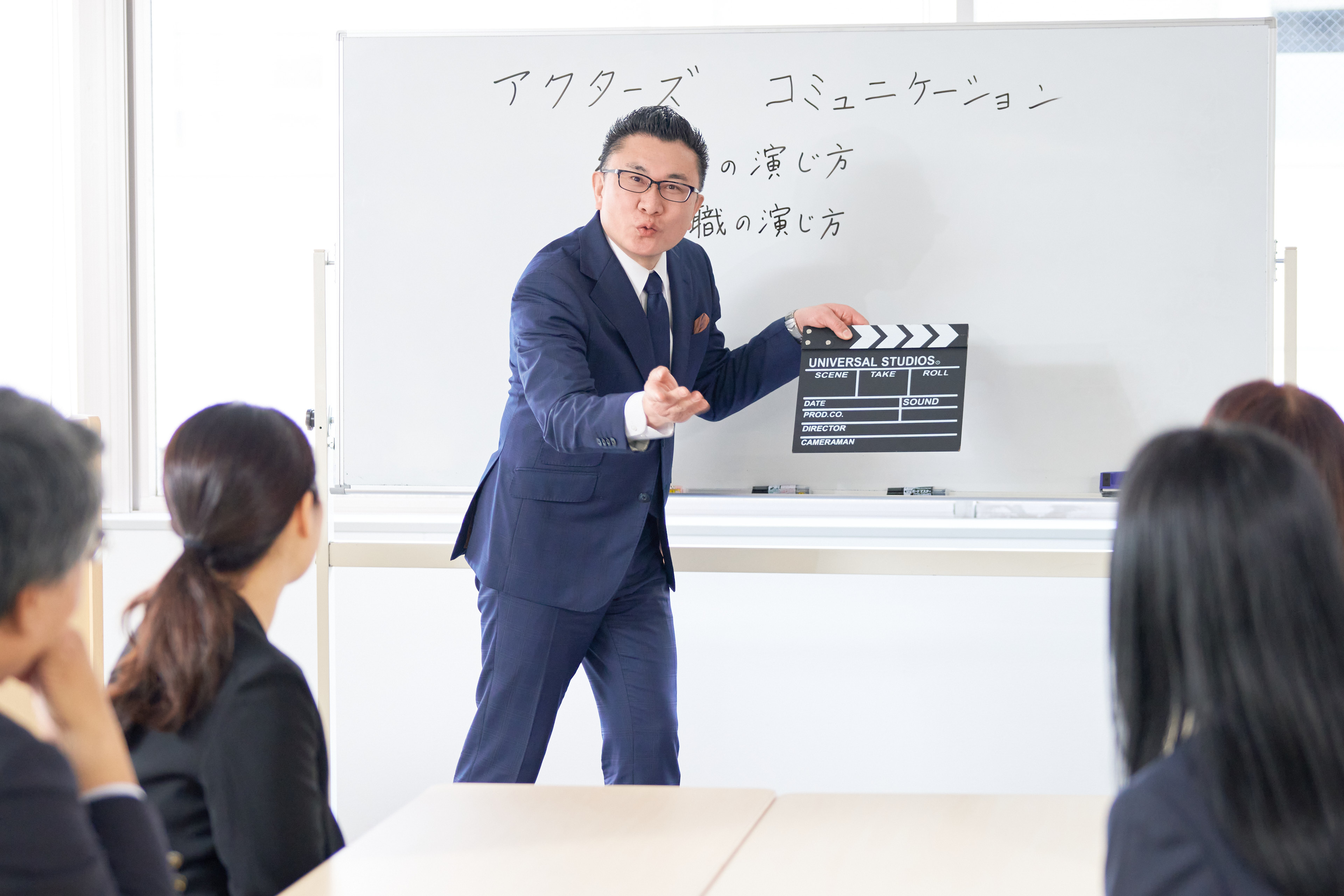 笑いで引き出すリーダーシップ！自律型チームを育てる新しいアプローチ