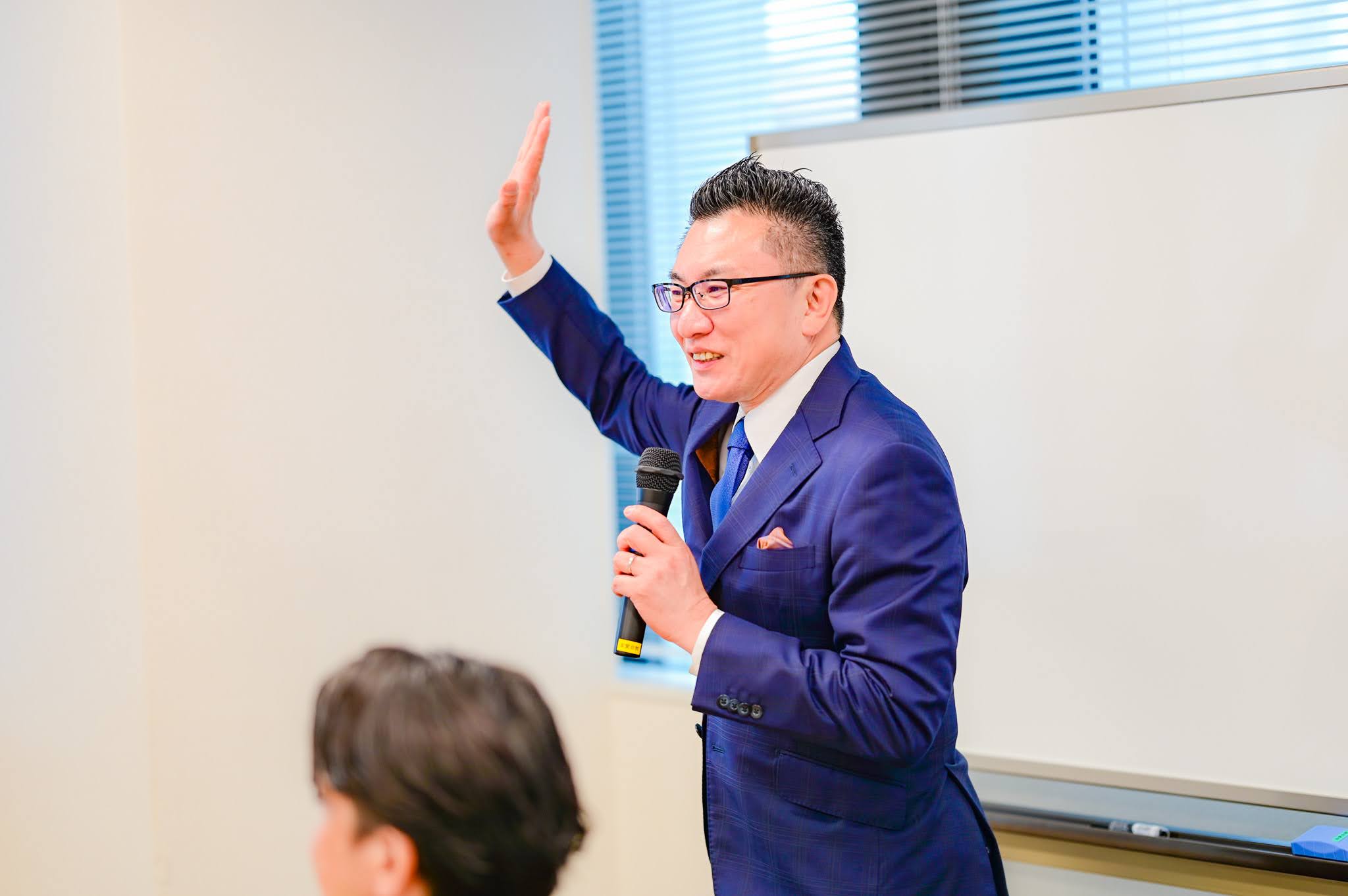 「飲食業のリーダーシップを次のレベルへ！情報共有とチームビルディングでパフォーマンスを最大化」