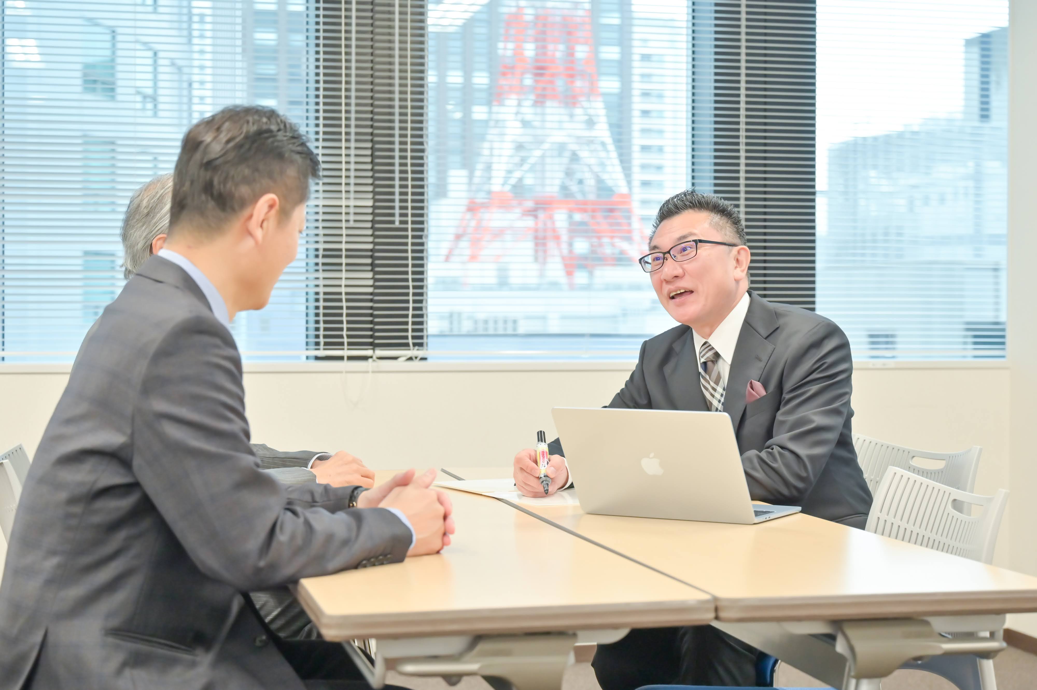新しい医療の形を提供！お笑いで施設統合を成功に導く！