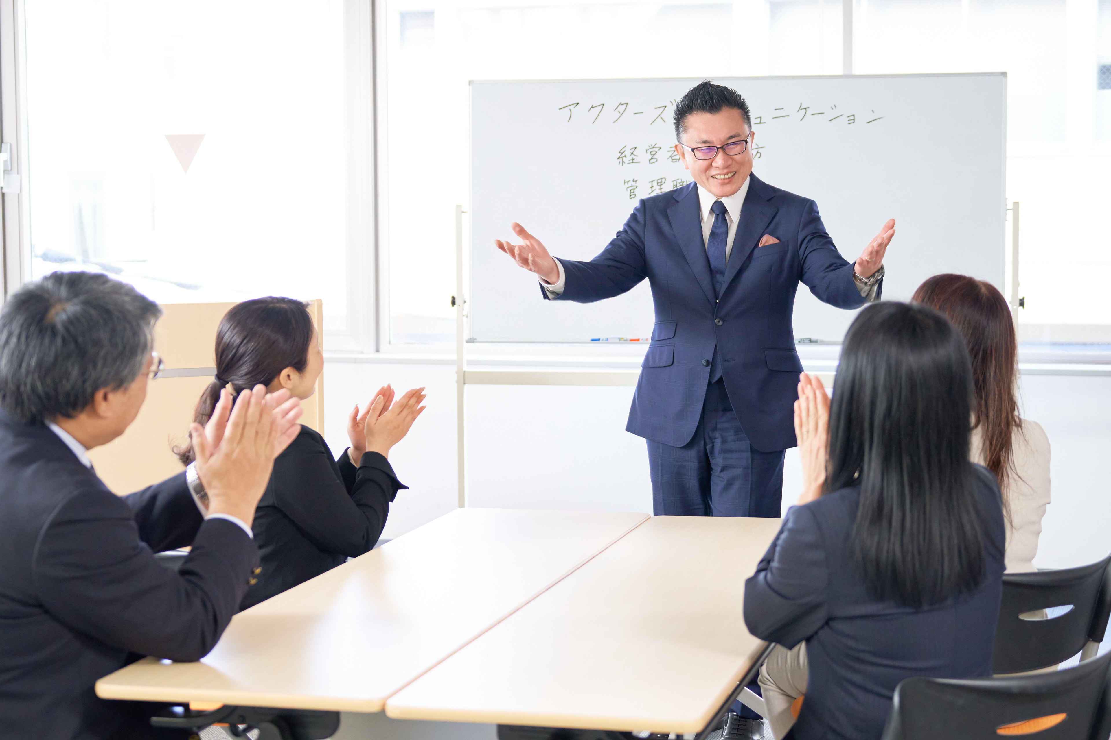 病院内の会議が明るく楽しくなる！お笑い芸人流でコミュニケーションを活性化！
